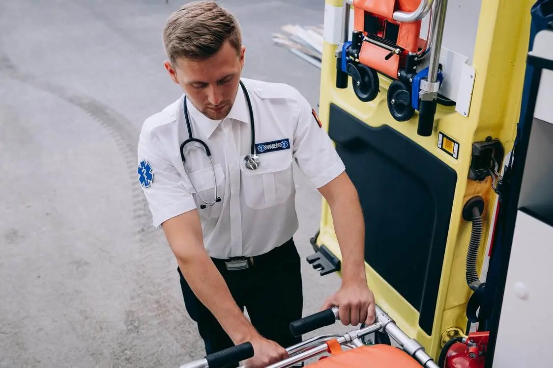 O que é uma ambulância pequena e quais serviços ela pode oferecer? ambulância pequena