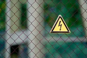 Risco de choque elétrico: onde está o perigo e como evitar