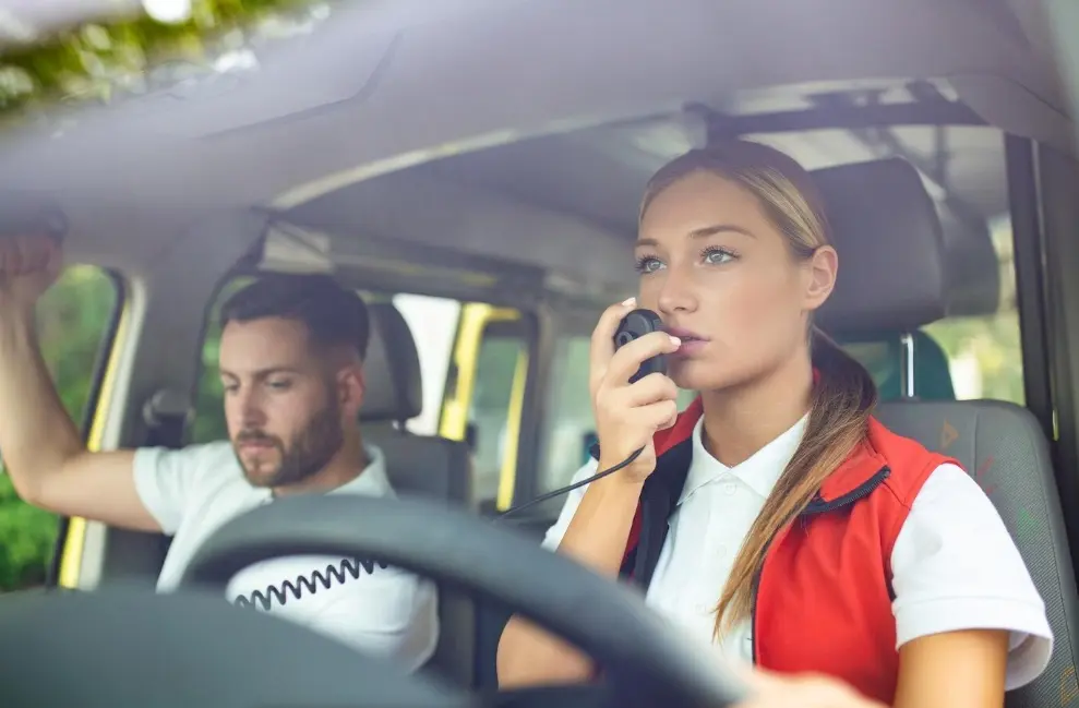Foto de Ambulância: Importância e Utilidade em Situações de Emergência foto de ambulancia