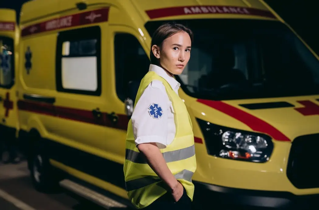 Transporte de pacientes acamados: dicas para garantir segurança e conforto transporte de pacientes acamados